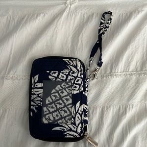 Pineapple Quilted Wristlet Wallet  White Blue NWOT